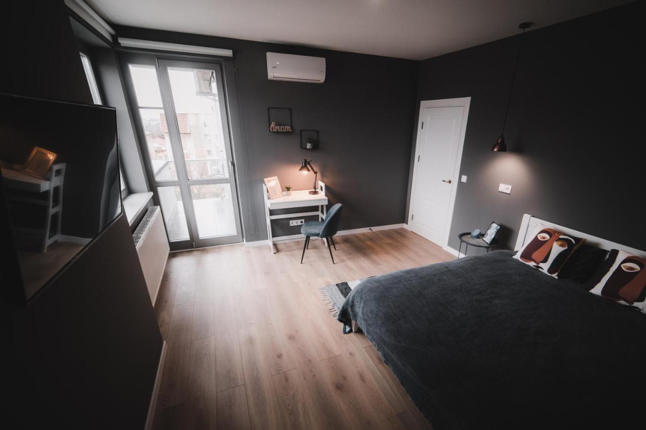 Apart-Hotel Kostjukowski Apartments Nizhynska 17 Lviv Extérieur photo