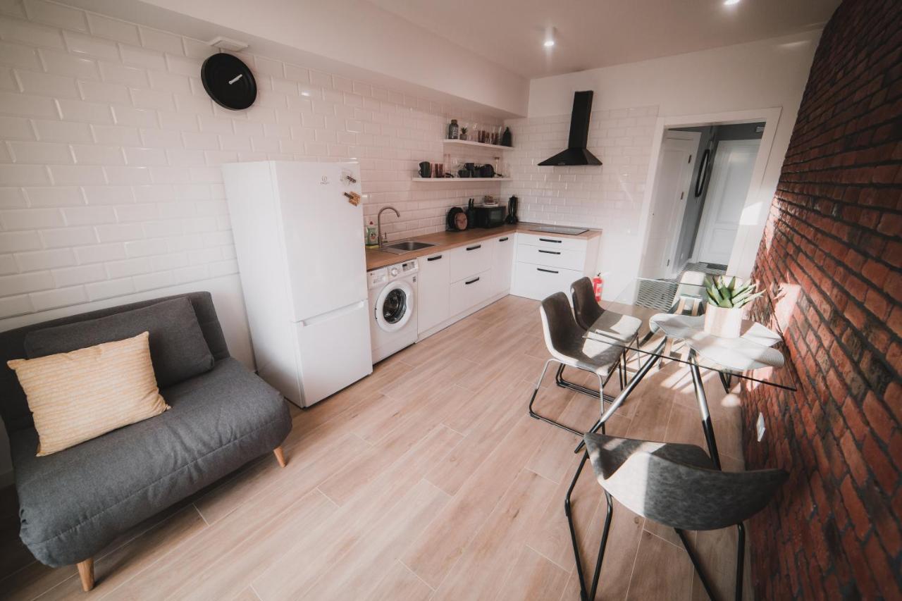 Apart-Hotel Kostjukowski Apartments Nizhynska 17 Lviv Extérieur photo