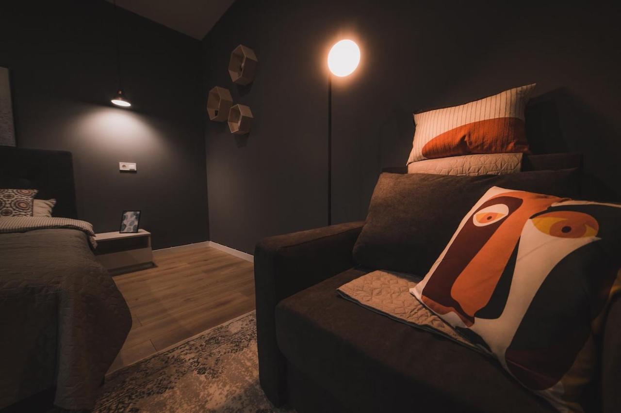 Apart-Hotel Kostjukowski Apartments Nizhynska 17 Lviv Extérieur photo