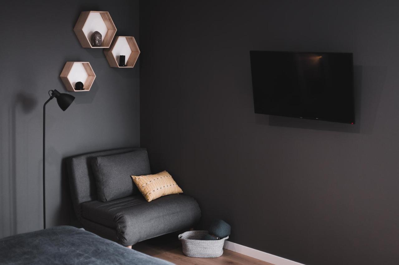 Apart-Hotel Kostjukowski Apartments Nizhynska 17 Lviv Extérieur photo