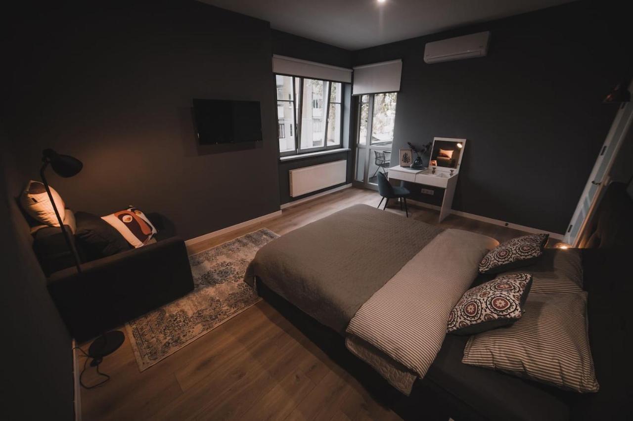 Apart-Hotel Kostjukowski Apartments Nizhynska 17 Lviv Extérieur photo