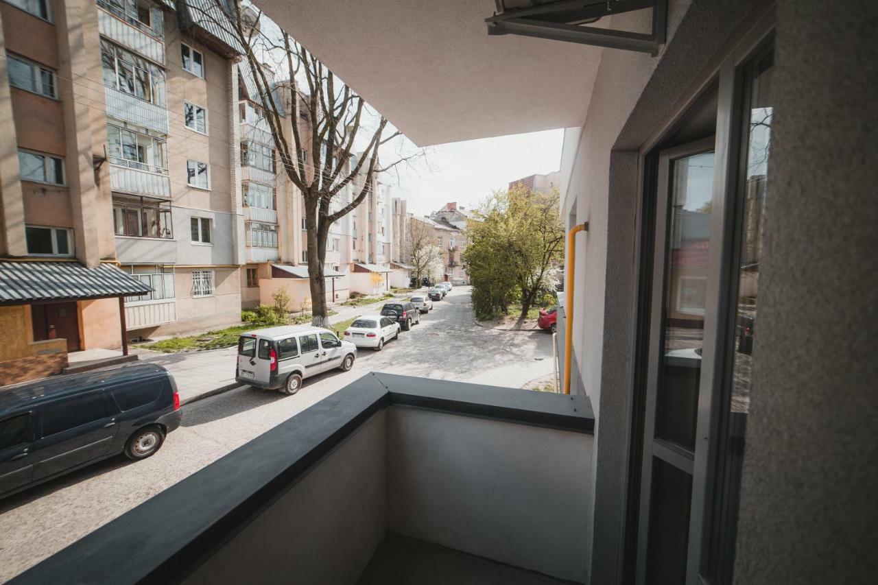 Apart-Hotel Kostjukowski Apartments Nizhynska 17 Lviv Extérieur photo