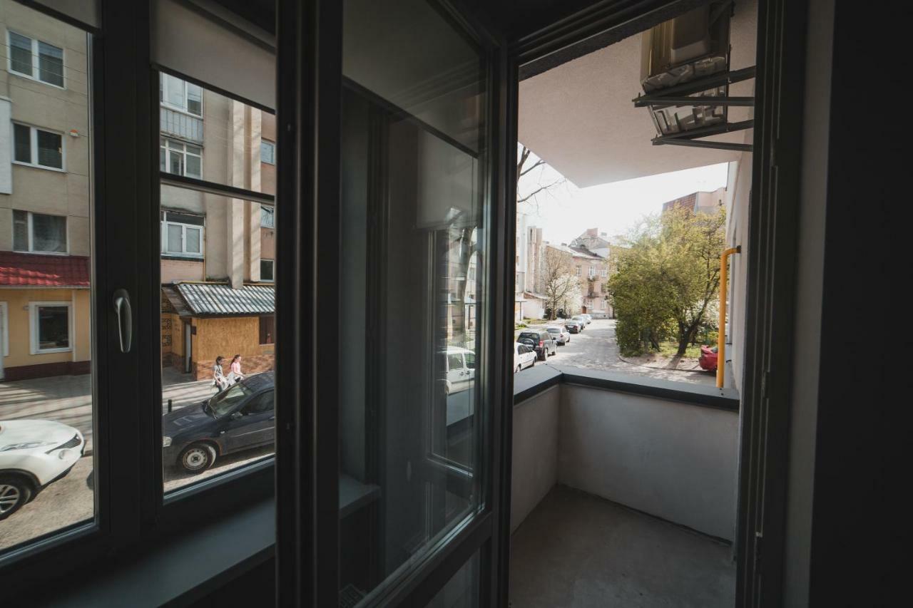 Apart-Hotel Kostjukowski Apartments Nizhynska 17 Lviv Extérieur photo